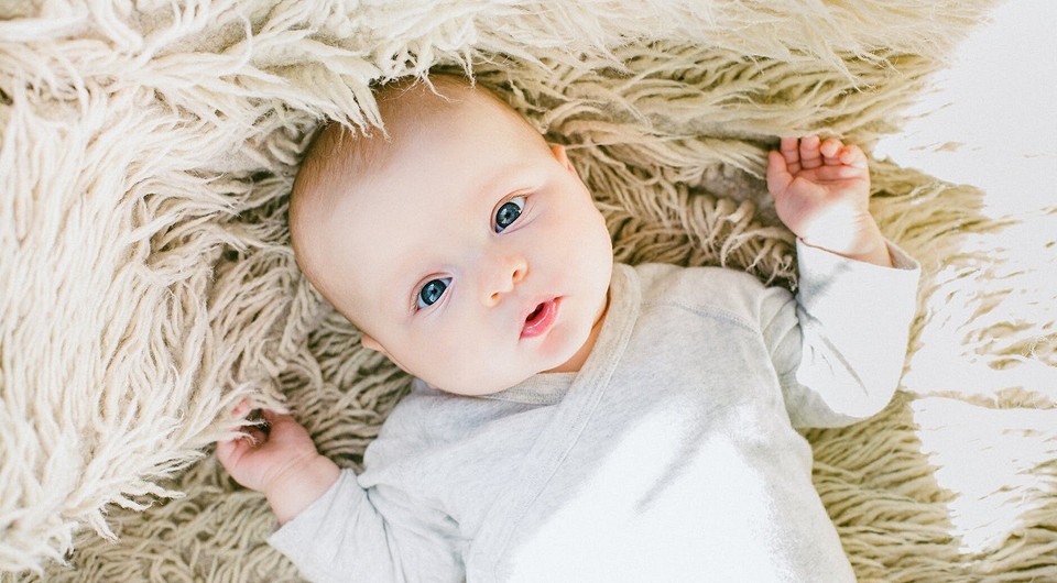 Новорожденный икает после кормления: как ему помочь