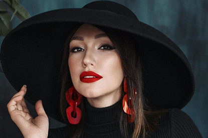 «Родовой процесс начался на съемках»: певица Согдиана родила сына