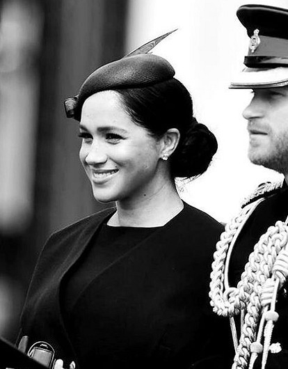 Соседям Меган Маркл и принца Гарри запрещено разговаривать с королевской четой