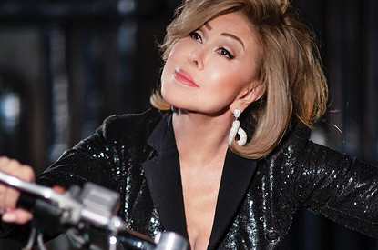 65-летняя Любовь Успенская выехала на сцену на мотоцикле на фестивале Жара