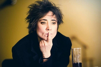 Фанат разбил Mercedes Земфиры возле ее дома