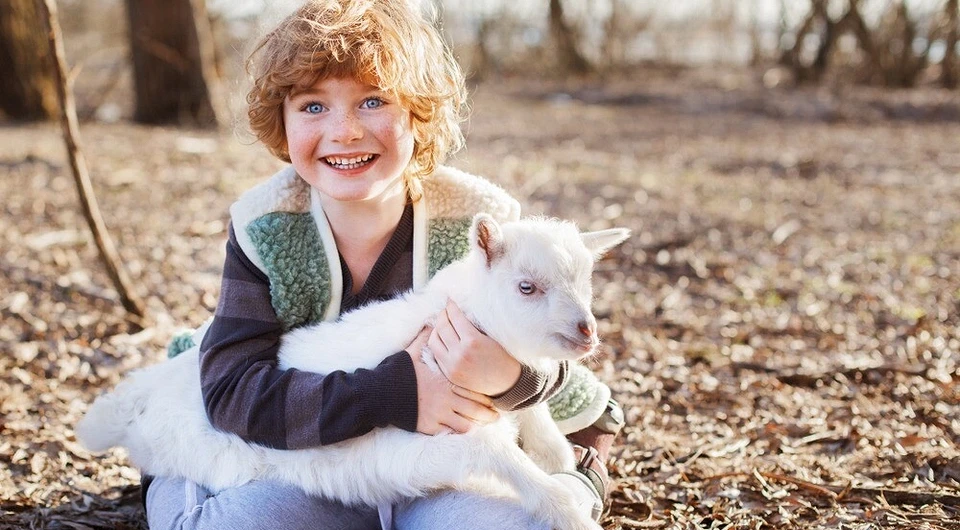 Находка для мам: чем полезно козье молоко для детей и как правильно его пить