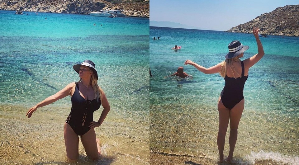 Анна Семенович показала фигуру в купальнике на пляже в Греции (специально для мужчин)
