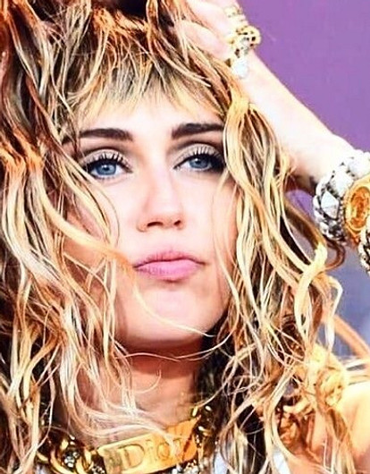 10 звезд, которые были на волосок от гибели