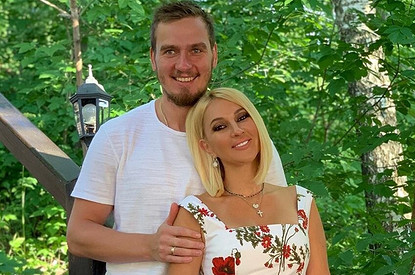 Лера Кудрявцева отпраздновала первый день рождения дочери в бассейне