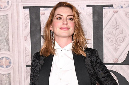 Энн Хэтэуэй впервые вышла в свет после объявления о беременности