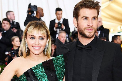 Майли Сайрус рассталась с Лиамом Хемсвортом (не прошло и года после свадьбы)