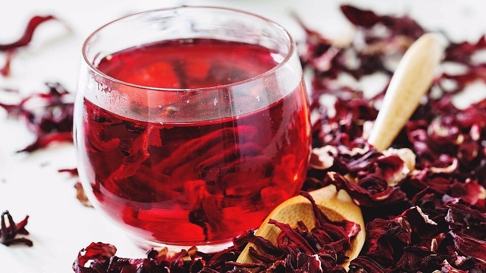 Каркаде кофеин. Красный чай каркаде. Каркаде (гибискус). Чай каркаде чай. Чай каркаде Канди.