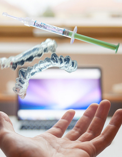 Один к одному: можно ли выровнять зубы с помощью элайнеров и виниров