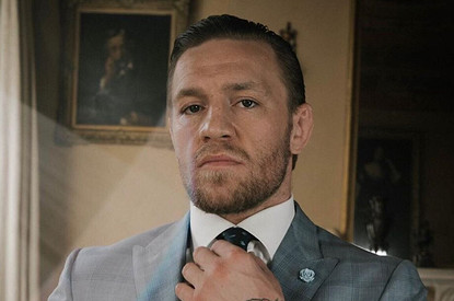 Конор Макгрегор ударил пожилого мужчину за отказ пить его виски (видео)