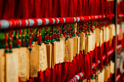 Знаки зодиака, которым всегда нужно носить с собой обереги от сглаза