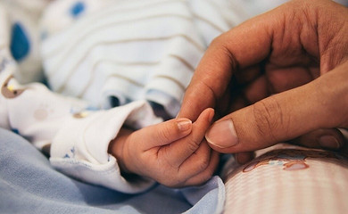 Как стричь ногти новорожденному и ребенку в раннем возрасте