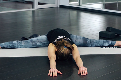 Учимся садиться на шпагат: тренировка от профи (видео)