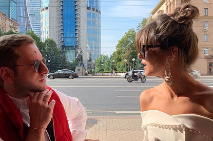 Надежду Оболенцеву и Резо Гигинеишвили заметили в аэропорту