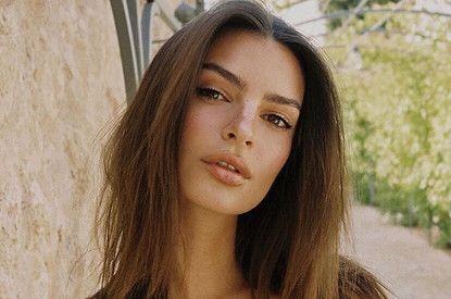 Эмили Ратаковски опять показала фигуру в купальнике (как всегда прекрасна)