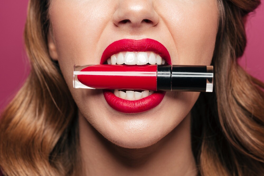 Как красиво накрасить губы: средства, бьютихаки и советы визажистов