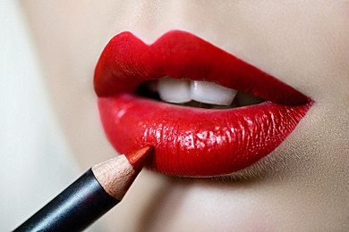Как накрасить губы красной помадой: пошаговая инструкция