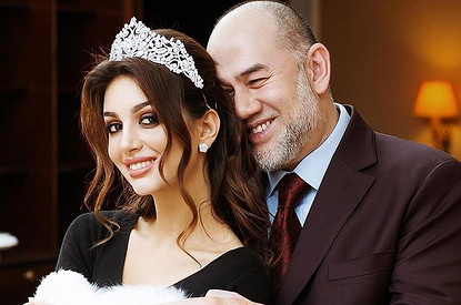 Экс-король Малайзии мог отобрать ребенка у Оксаны Воеводиной