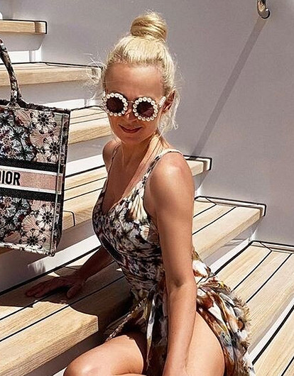 Они набирают миллионы просмотров: Яна Рудковская заявила, что хочет застраховать свои ноги