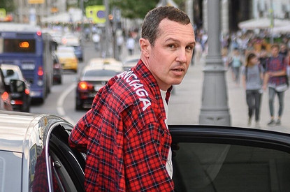 Игорь Верник объяснил, почему его сын сморкался в пятитысячную купюру