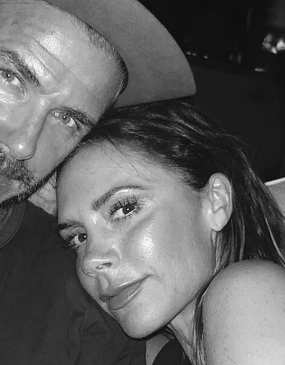 Дэвид и Виктория Бекхэм отдохнули на шикарной яхте Элтона Джона