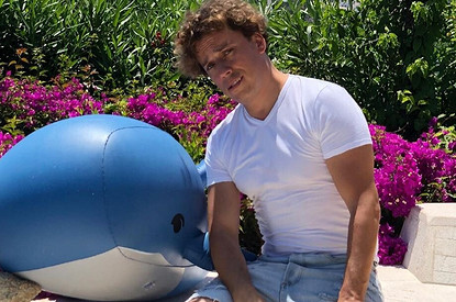 Сын Максима Галкина схитрил на пляже, чем рассмешил отца (видео)