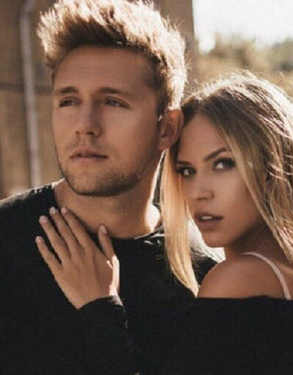 После скандального развода Рита Дакота и Влад Соколовский публично поцеловались (видео)