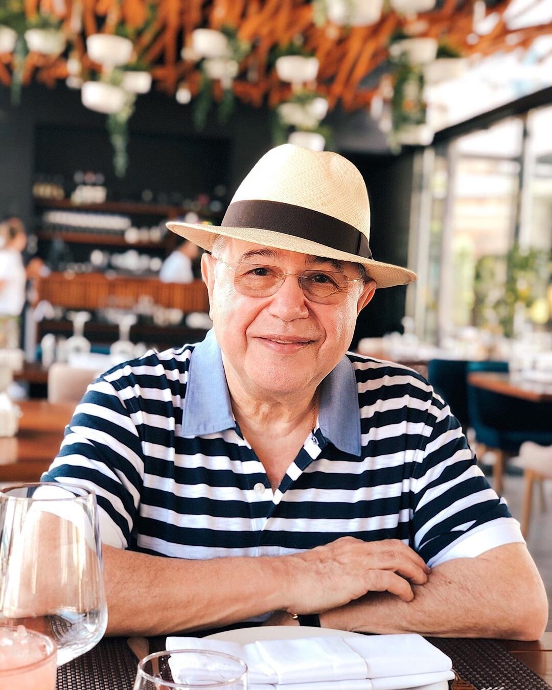 Евгений Петросян впервые вышел в свет с молодой возлюбленной (видео)