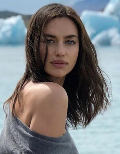 Ирина Шейк показала фигуру в колготках и нижнем белье (видео)