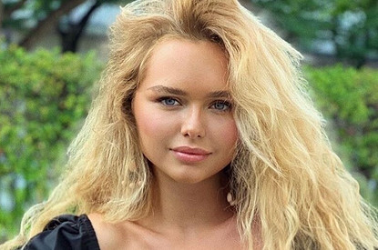 Стеша Маликова попрощалась с летом фотографией в купальнике