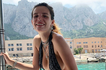 Белла Торн похвасталась стройной фигурой и любовью к фастфуду (точно ведьма)