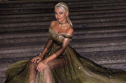 Образ Яны Рудковской раскритиковали на Дрезденском балу (видео)