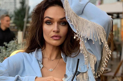 Алена Водонаева показала грудь в новой фотосессии