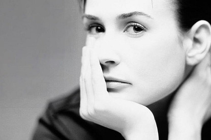 Деми Мур рассказала об изнасиловании и потере ребенка от Эштона Катчера