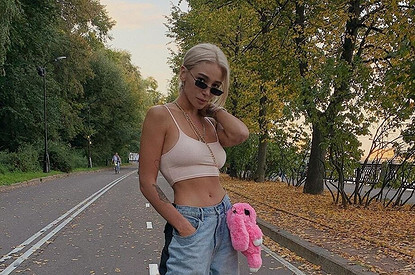 Настя Ивлеева записала смешное видео в свадебной фате (все сговорились или это шутка такая?)