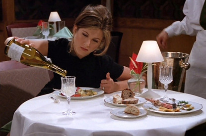 5 ситуаций, которые мешают тебе худеть (у всех есть коллега с тортиком)