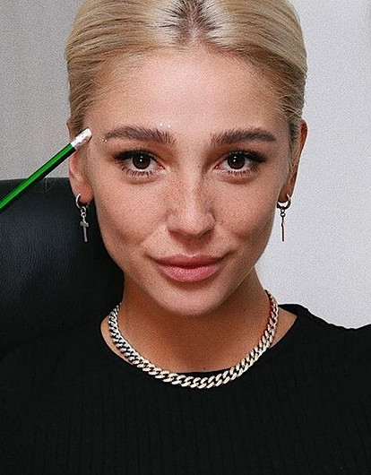 Поклонников Насти Ивлеевой возмутило, что она ездит за рулем нетрезвая (видео)