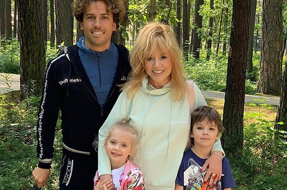 Лиза и Гарри Галкины в свой день рождения трогательно поздравили Аллу Пугачеву (видео)