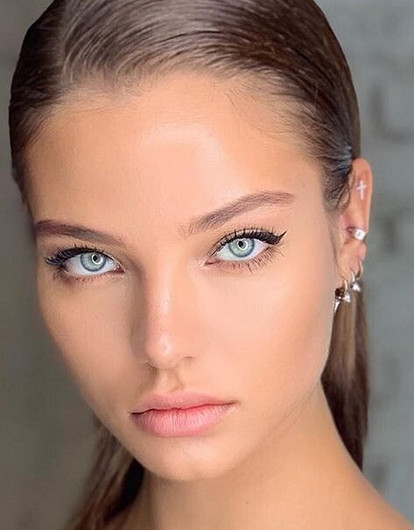 Алеся Кафельникова продолжает покорять мировые подиумы (Burberry, Moschino. Кто следующий?)