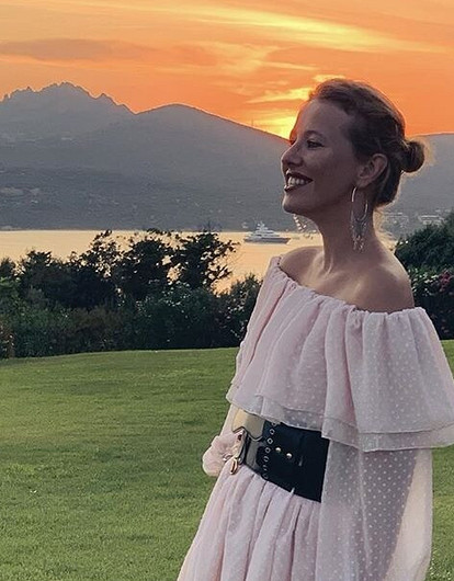 «Растет не по дням, а по часам»: Ксения Собчак похвасталась строящимся домом