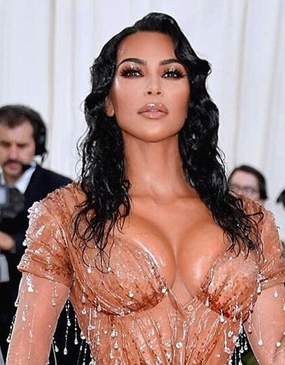 Ким Кардашьян рассказала о борьбе с псориазом