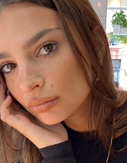 Впервые живот Эмили Ратаковски напугал ее фанатов