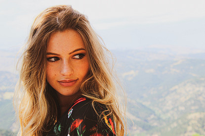 Как знаки зодиака воспринимают гороскопы