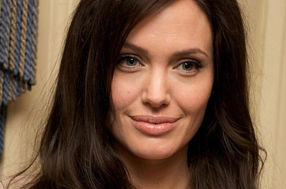 Анджелина Джоли попросила Брэда Питта держаться подальше от семьи Кардашьян