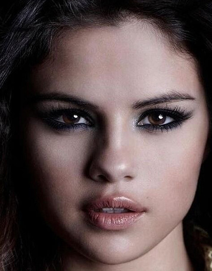 «Я не могла улыбаться»: Селена Гомес рассказала о самом страшном периоде в жизни (видео)