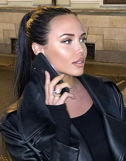 «Сбой в системе»: Анастасия Решетова примерила образ блондинки перед родами