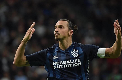 Златан Ибрагимович запустил флешмоб под названием Matrix challenge (попробуй, повтори)