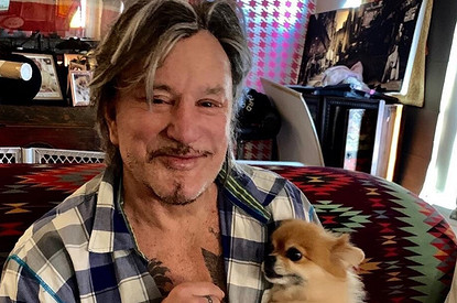 Поклонники не узнали Микки Рурка после очередной «пластики» (видео)