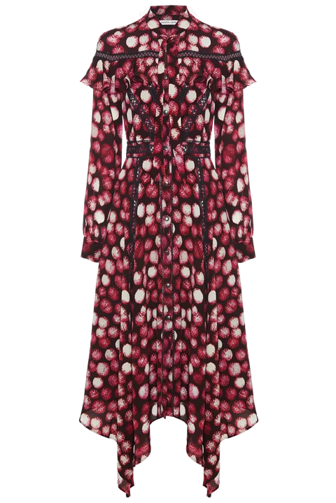 В этом году на российский рынок выходит эстонский бренд одежды Diana Arno, у которого можно найти невероятно красивое платье миди с оборками и асимметричной юбкой. Предлагаем носить его с...