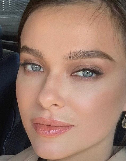 Желтая змея на губах Лены Темниковой смутила ее поклонников